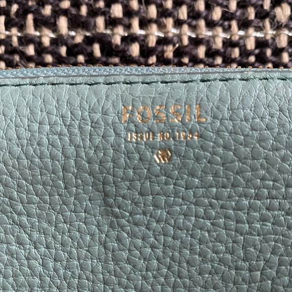 Fossil wallet with wrist strap - Picture 3 of 7